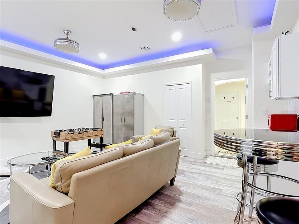 En Venta: $450,000 (4 camas, 3 baños, 1834 Pies cuadrados)
