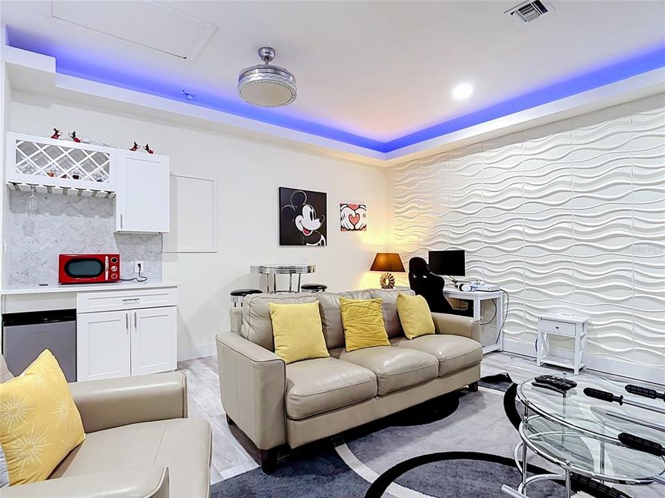 En Venta: $450,000 (4 camas, 3 baños, 1834 Pies cuadrados)