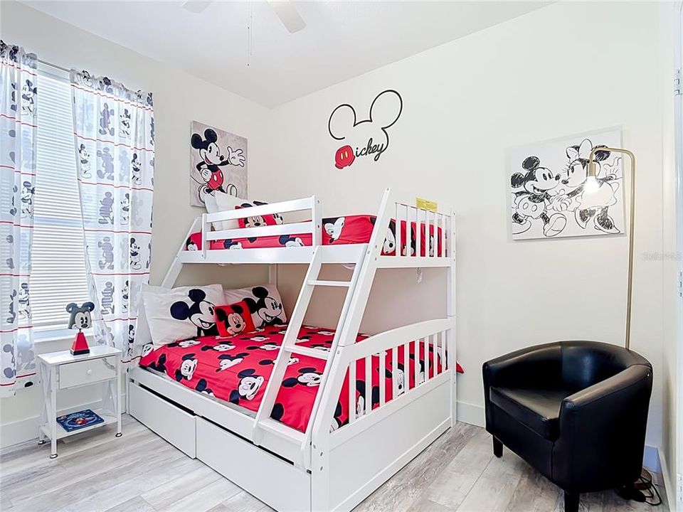En Venta: $450,000 (4 camas, 3 baños, 1834 Pies cuadrados)
