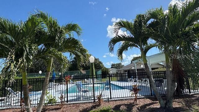 For Sale: $289,900 (3 beds, 2 baths, 1164 Square Feet)