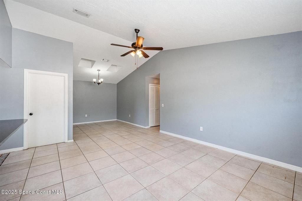 For Sale: $289,900 (3 beds, 2 baths, 1164 Square Feet)