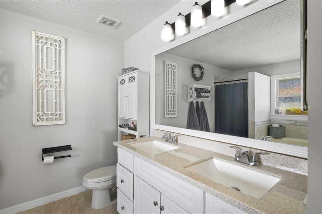 For Sale: $325,000 (3 beds, 2 baths, 1659 Square Feet)