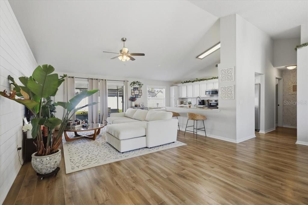 For Sale: $325,000 (3 beds, 2 baths, 1659 Square Feet)