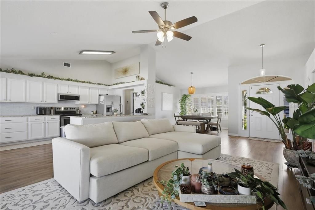 For Sale: $325,000 (3 beds, 2 baths, 1659 Square Feet)