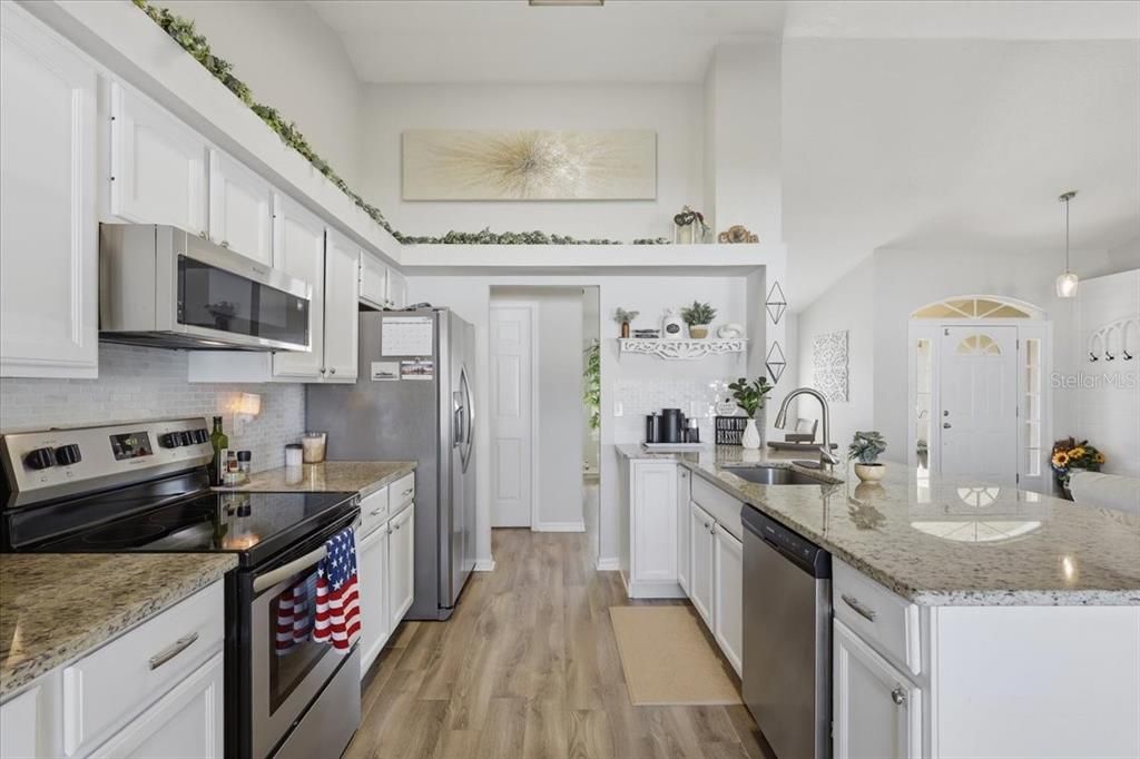 For Sale: $325,000 (3 beds, 2 baths, 1659 Square Feet)