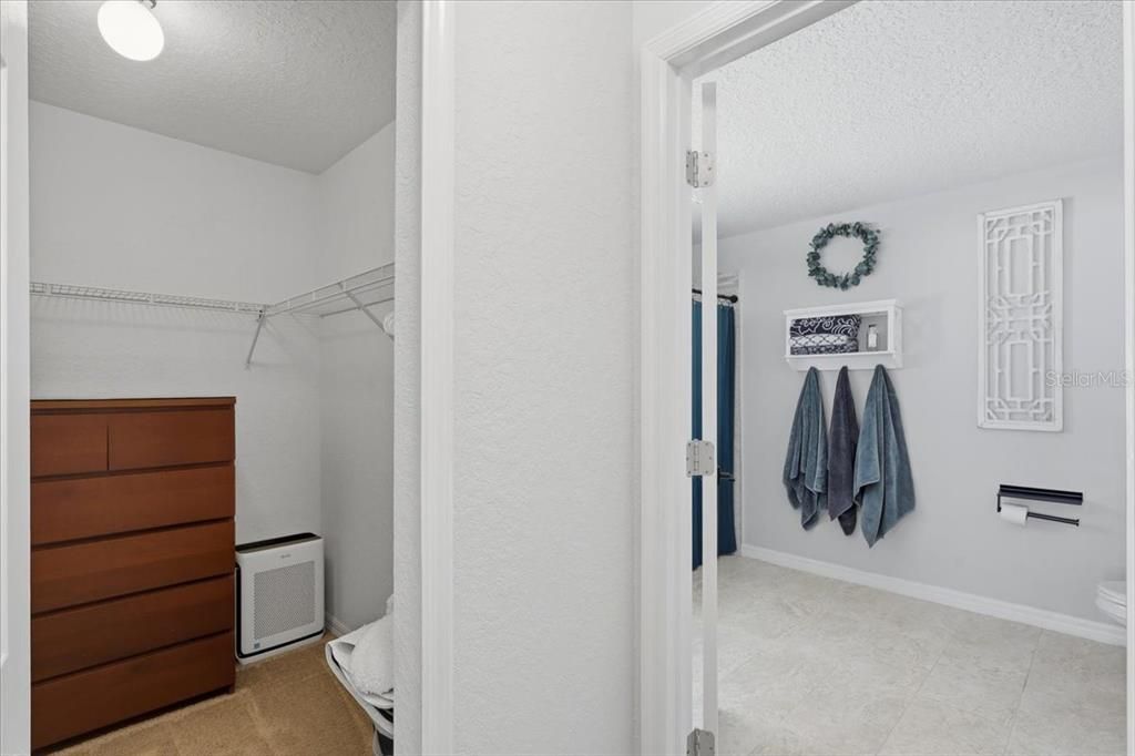 For Sale: $325,000 (3 beds, 2 baths, 1659 Square Feet)
