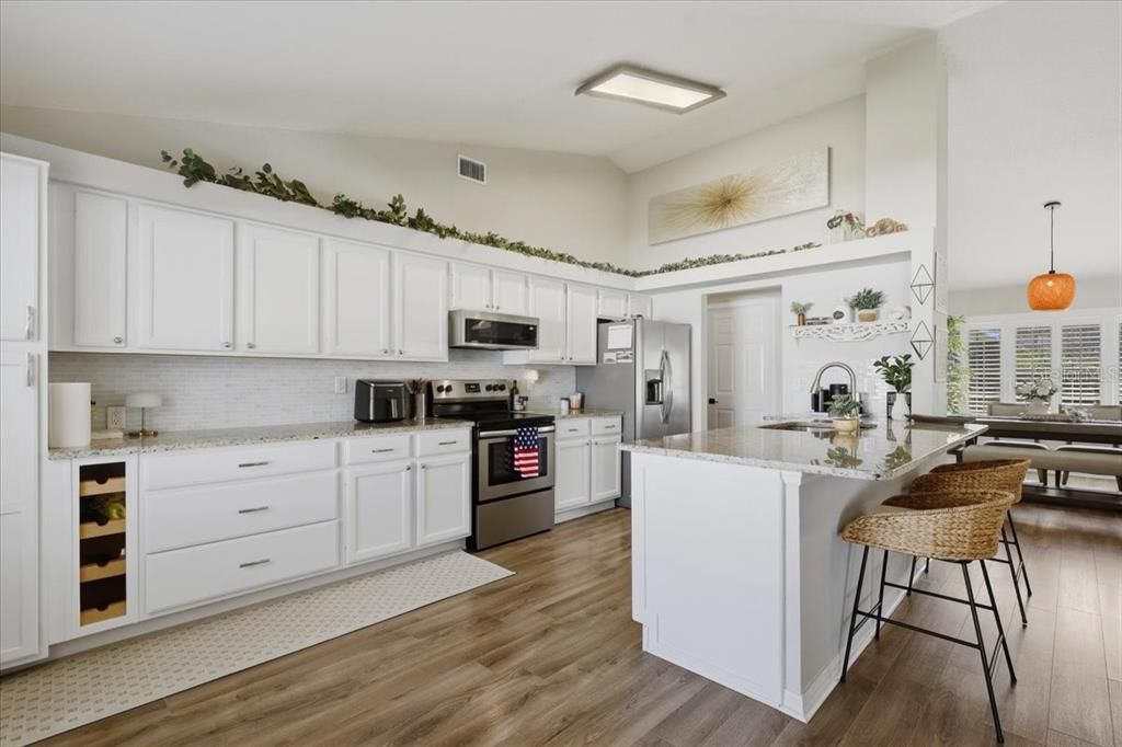 For Sale: $325,000 (3 beds, 2 baths, 1659 Square Feet)