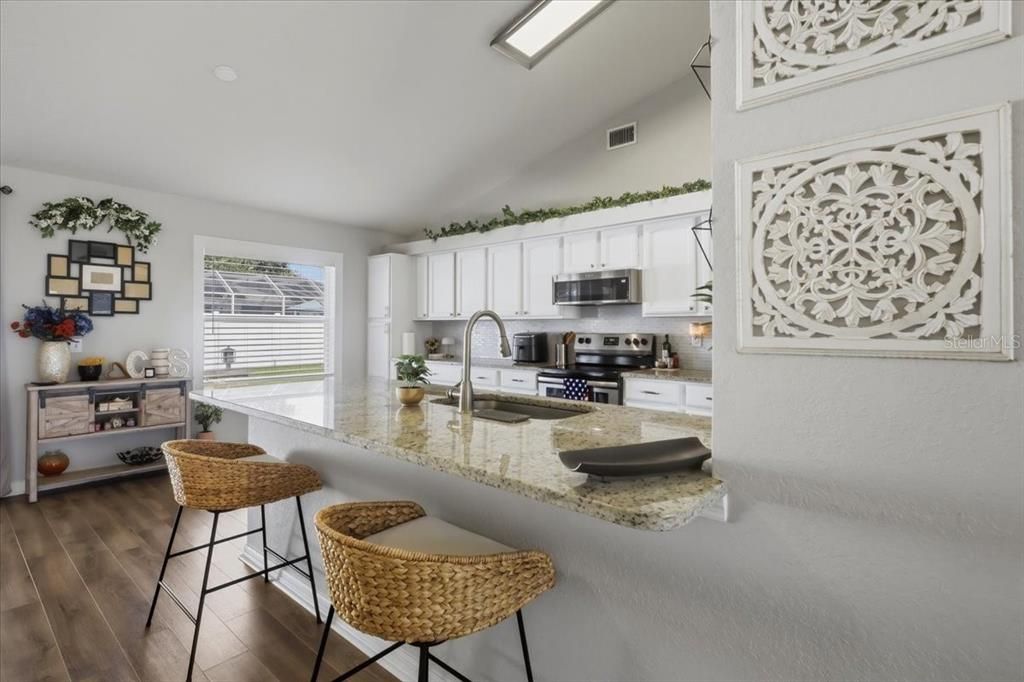 For Sale: $325,000 (3 beds, 2 baths, 1659 Square Feet)
