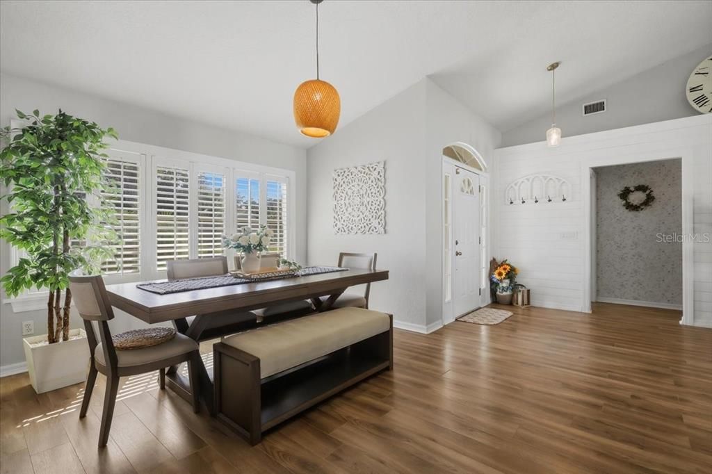 For Sale: $325,000 (3 beds, 2 baths, 1659 Square Feet)