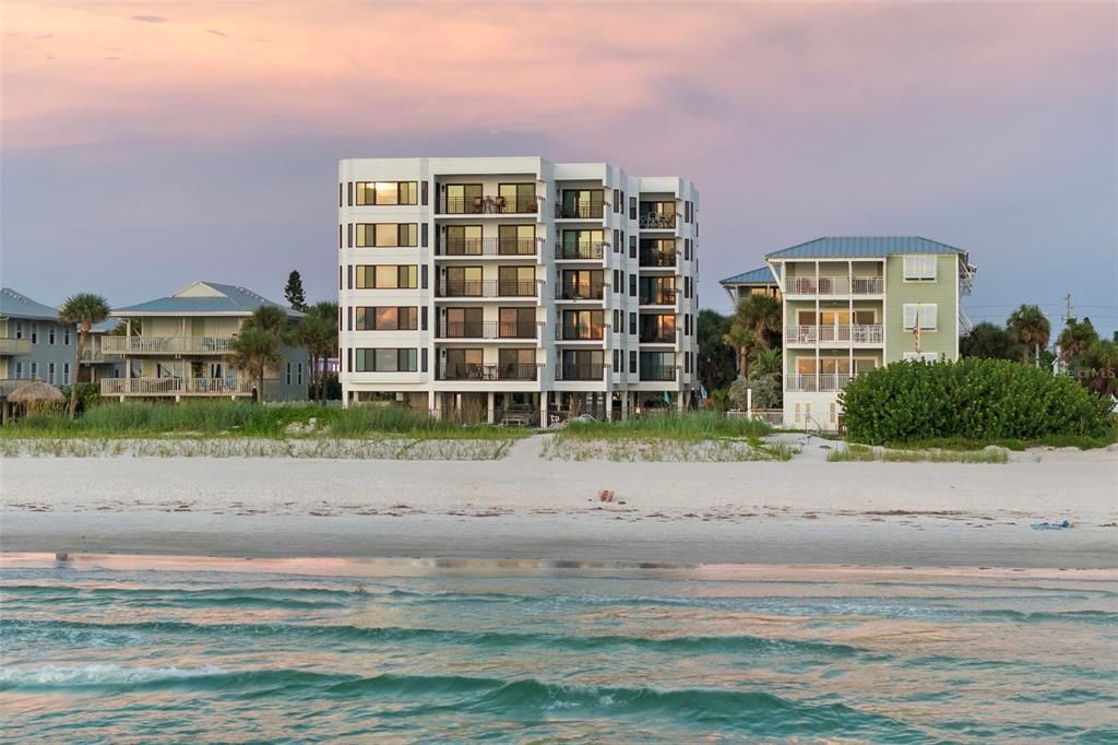 For Sale: $1,149,000 (2 beds, 2 baths, 1420 Square Feet)