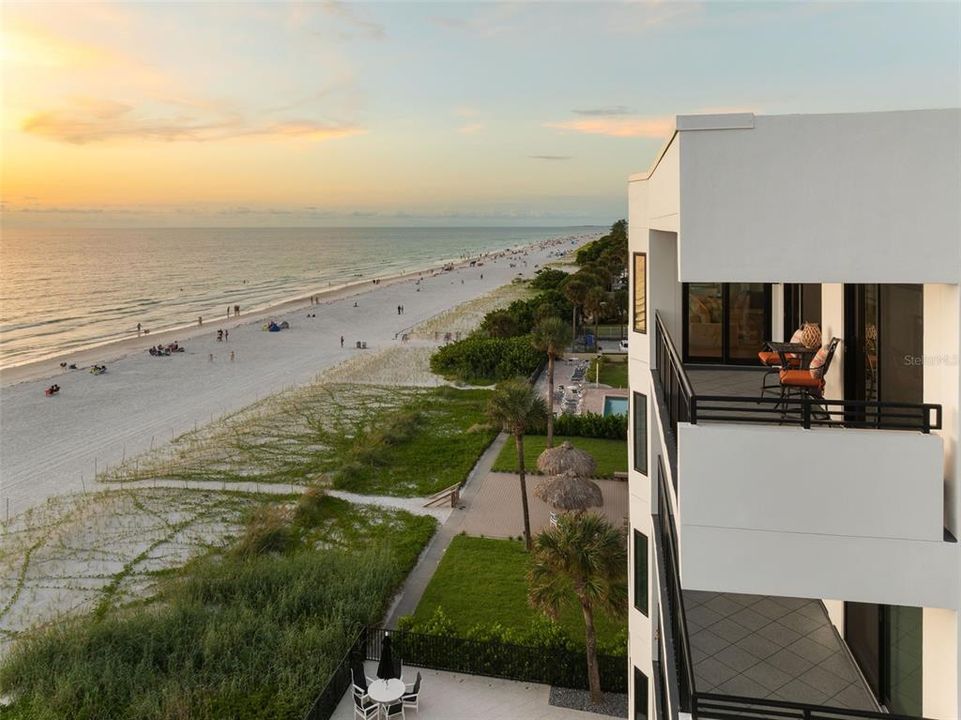 For Sale: $1,149,000 (2 beds, 2 baths, 1420 Square Feet)