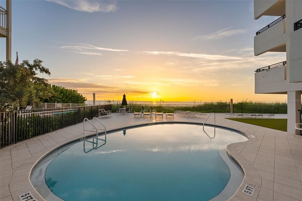 For Sale: $1,149,000 (2 beds, 2 baths, 1420 Square Feet)