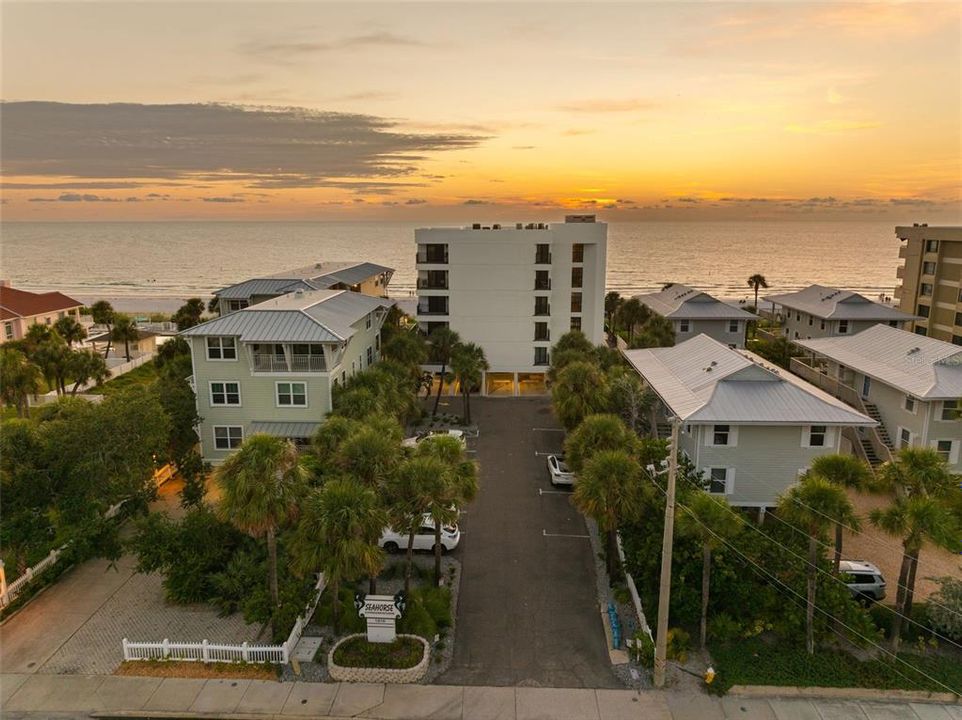 For Sale: $1,149,000 (2 beds, 2 baths, 1420 Square Feet)