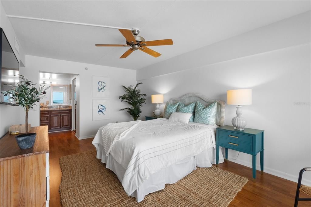For Sale: $1,149,000 (2 beds, 2 baths, 1420 Square Feet)