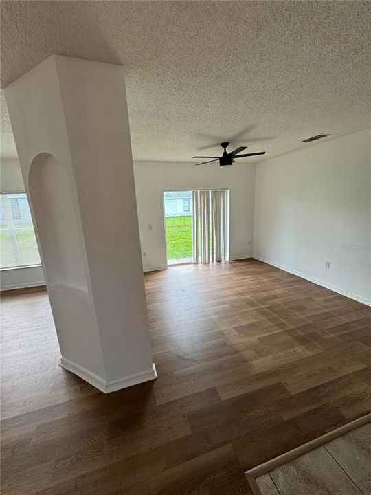 For Rent: $1,900 (3 beds, 2 baths, 1474 Square Feet)