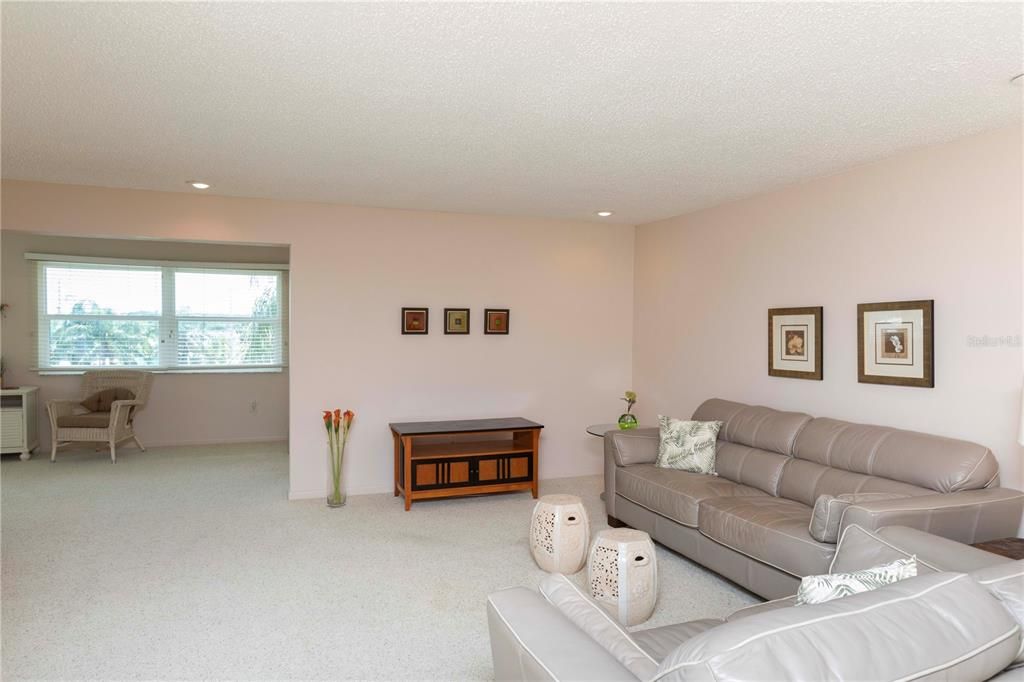 For Sale: $119,000 (2 beds, 1 baths, 1550 Square Feet)