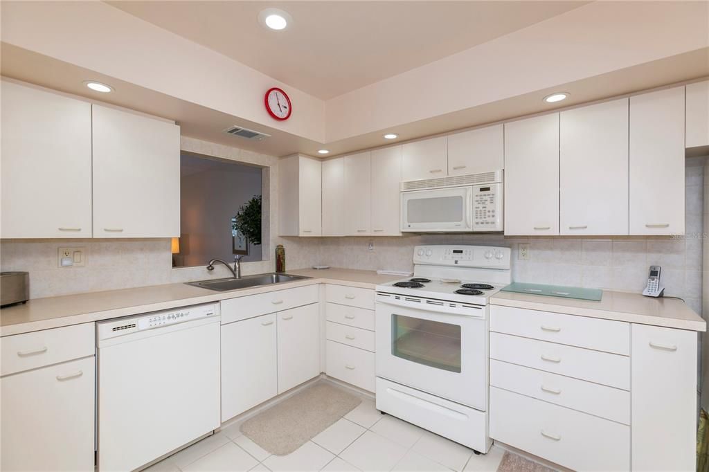 For Sale: $119,000 (2 beds, 1 baths, 1550 Square Feet)
