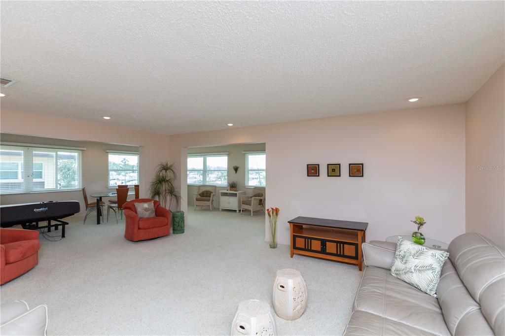 For Sale: $119,000 (2 beds, 1 baths, 1550 Square Feet)