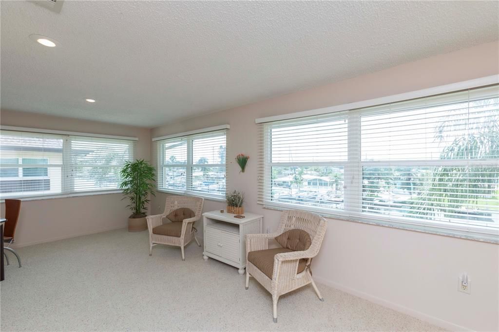 For Sale: $119,000 (2 beds, 1 baths, 1550 Square Feet)