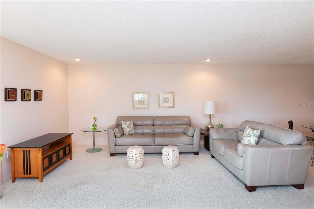 For Sale: $119,000 (2 beds, 1 baths, 1550 Square Feet)