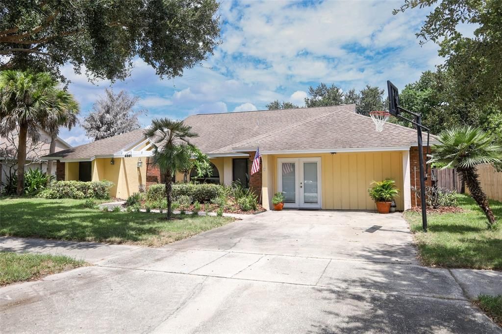 For Sale: $525,000 (4 beds, 2 baths, 2632 Square Feet)