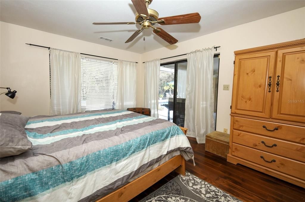 For Sale: $525,000 (4 beds, 2 baths, 2632 Square Feet)