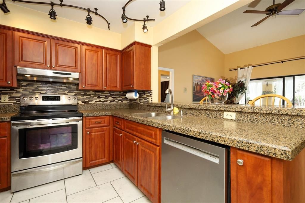 For Sale: $525,000 (4 beds, 2 baths, 2632 Square Feet)