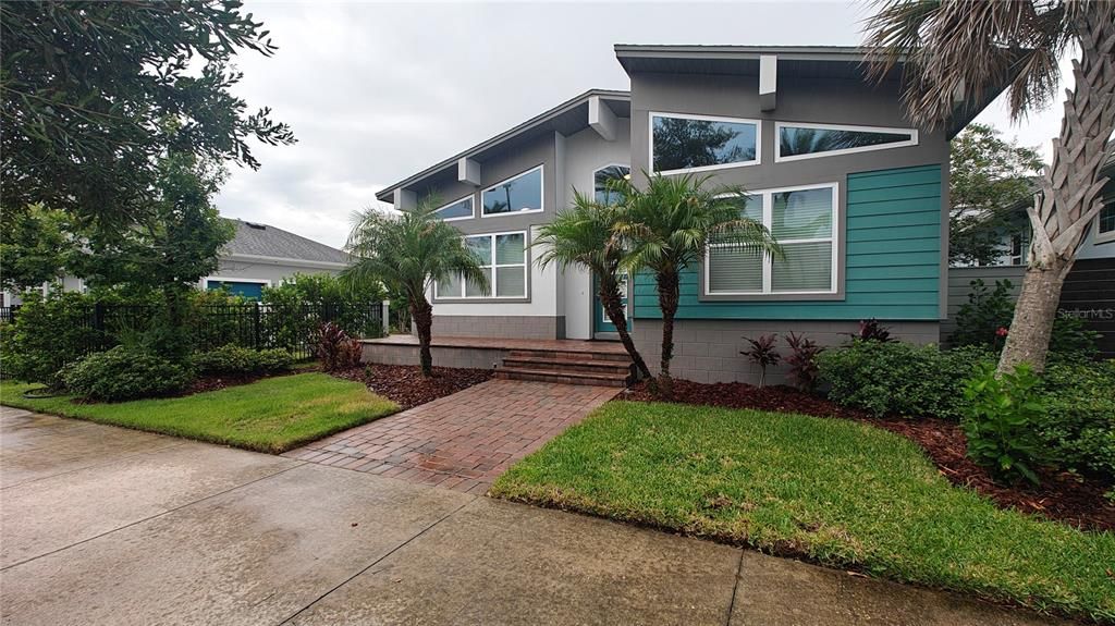 For Rent: $3,399 (4 beds, 3 baths, 2054 Square Feet)