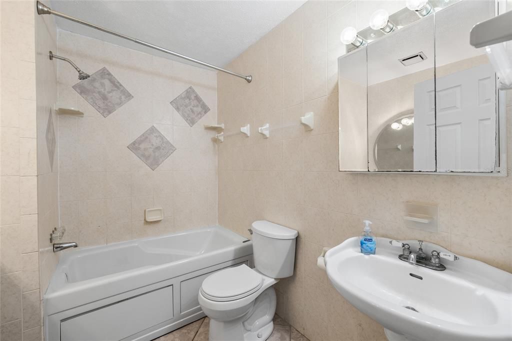На продажу: $589,900 (3 спален, 2 ванн, 2030 Квадратных фут)