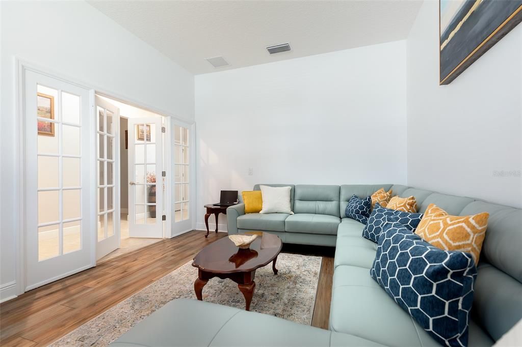 En Venta: $479,000 (4 camas, 3 baños, 2747 Pies cuadrados)