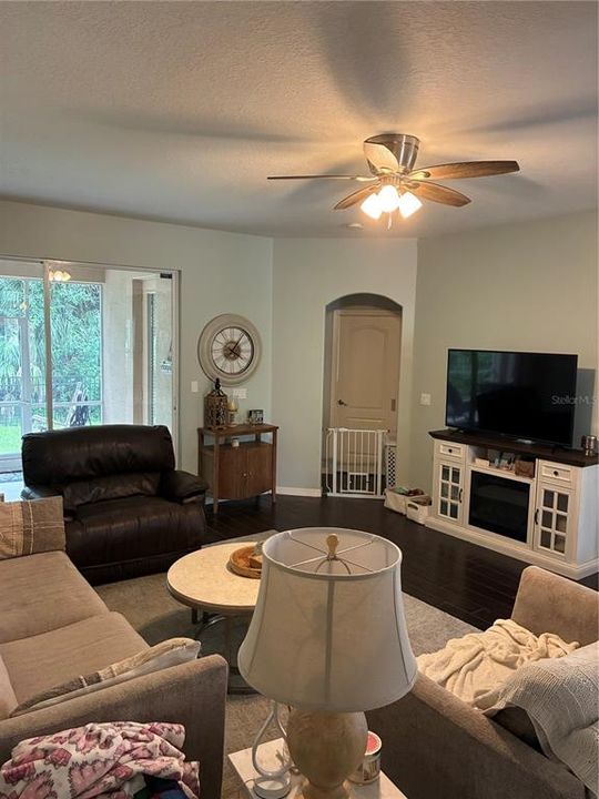 For Sale: $329,900 (2 beds, 2 baths, 1551 Square Feet)