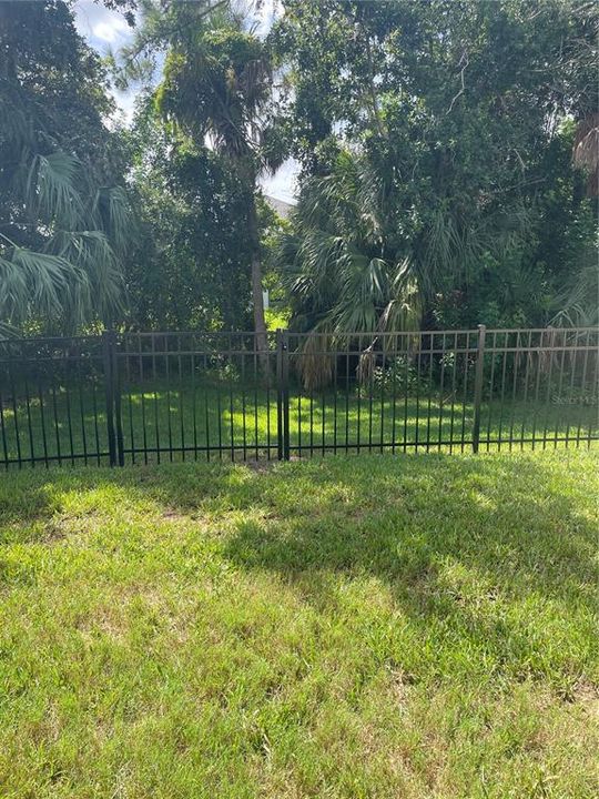 For Sale: $329,900 (2 beds, 2 baths, 1551 Square Feet)