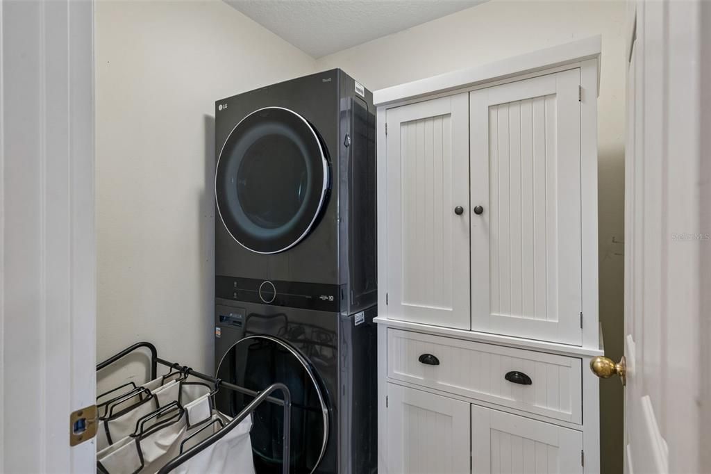 Active With Contract: $460,000 (3 beds, 2 baths, 1969 Square Feet)