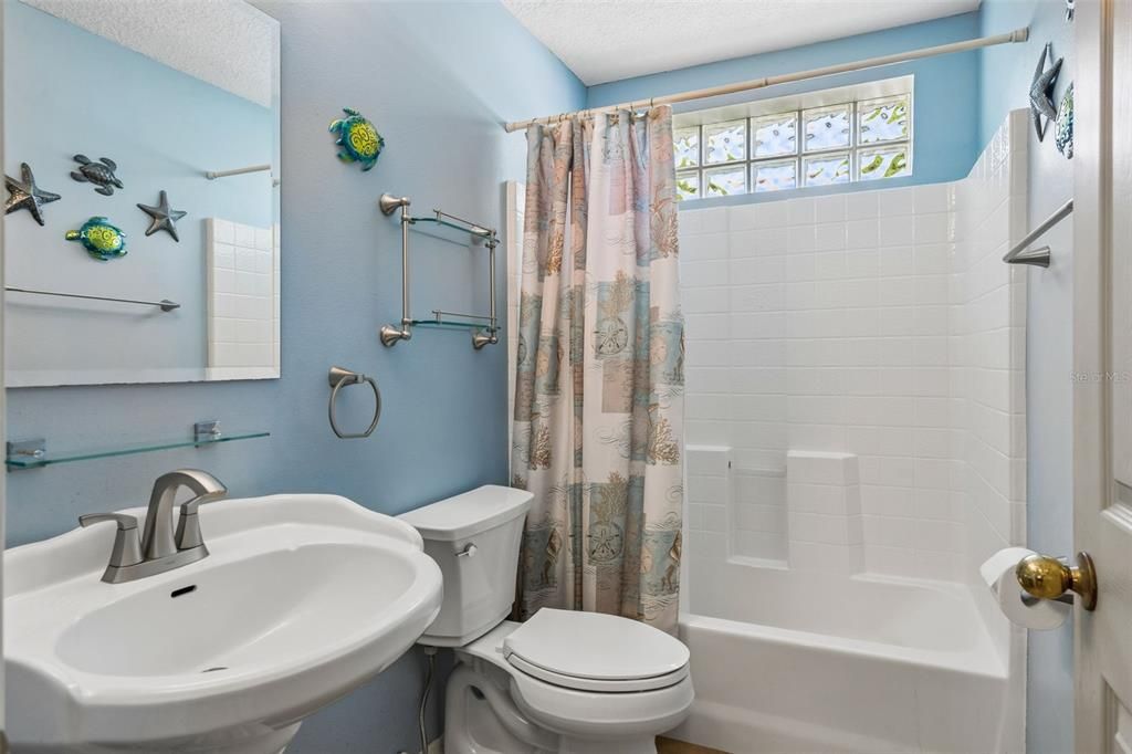 Active With Contract: $460,000 (3 beds, 2 baths, 1969 Square Feet)