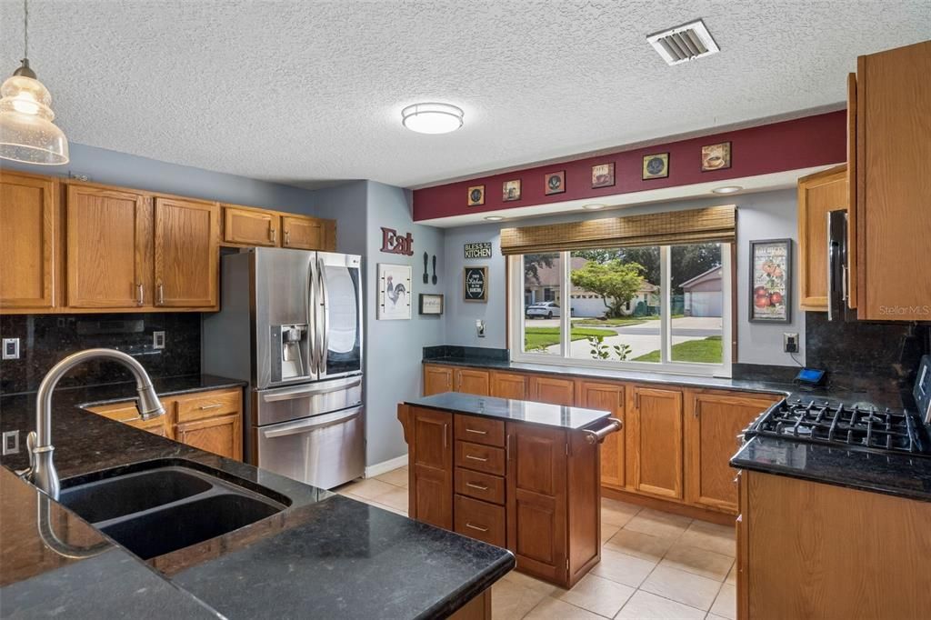 Active With Contract: $460,000 (3 beds, 2 baths, 1969 Square Feet)