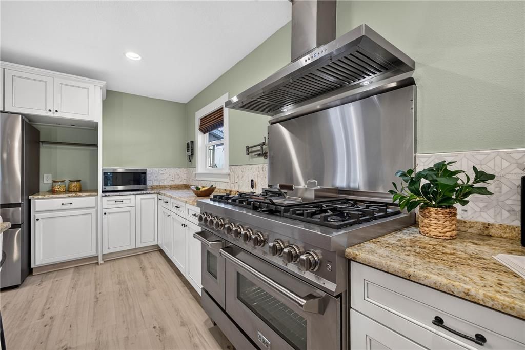 En Venta: $998,000 (4 camas, 3 baños, 1644 Pies cuadrados)