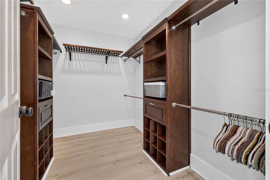 En Venta: $998,000 (4 camas, 3 baños, 1644 Pies cuadrados)
