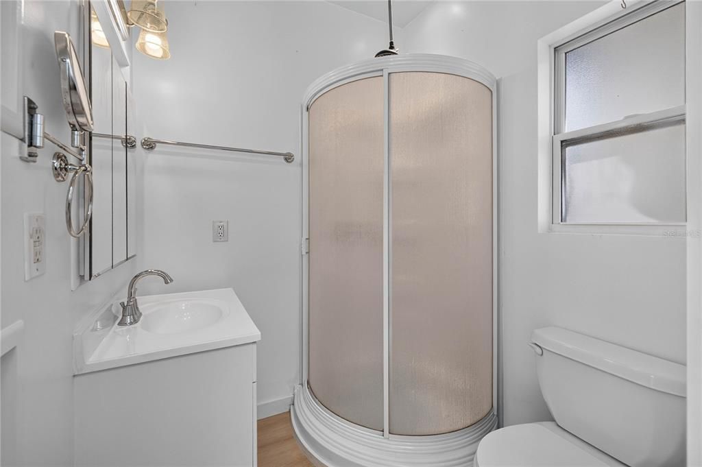 En Venta: $998,000 (4 camas, 3 baños, 1644 Pies cuadrados)