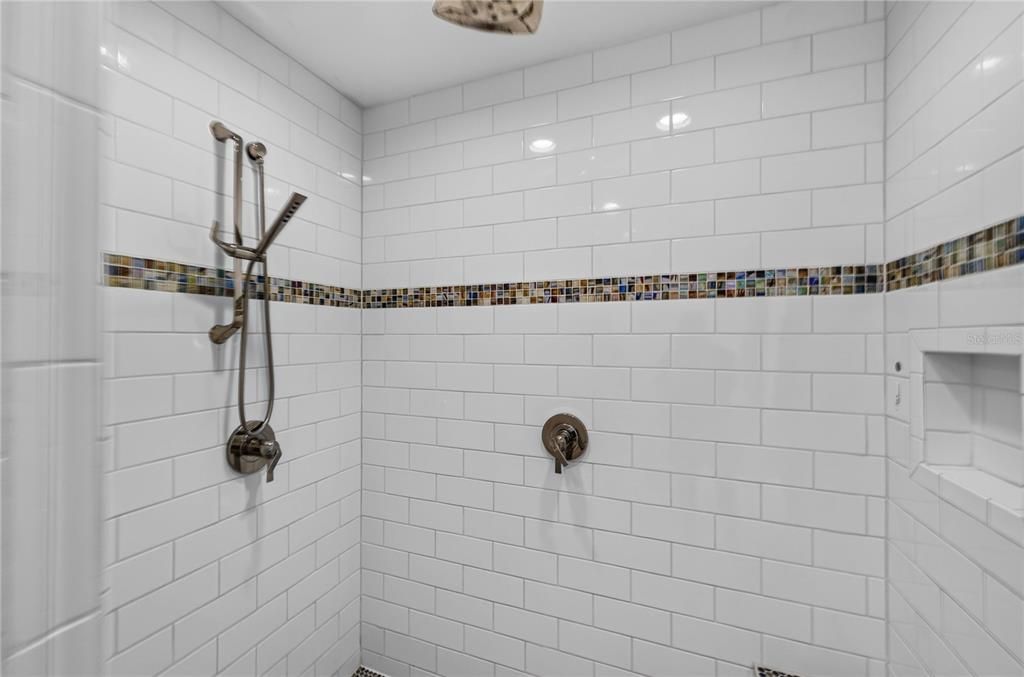 En Venta: $998,000 (4 camas, 3 baños, 1644 Pies cuadrados)