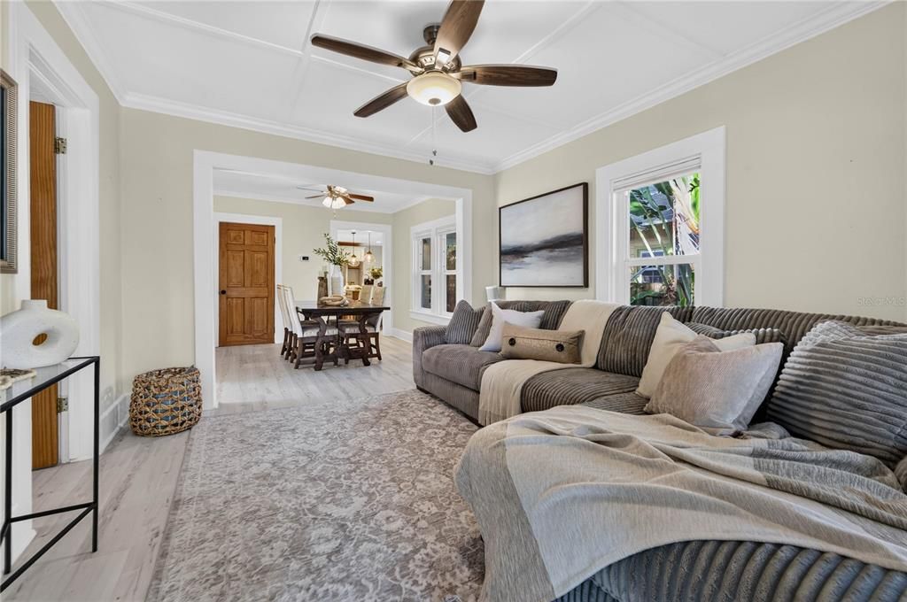 En Venta: $998,000 (4 camas, 3 baños, 1644 Pies cuadrados)