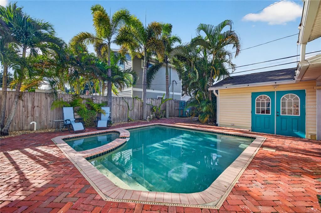 En Venta: $998,000 (4 camas, 3 baños, 1644 Pies cuadrados)