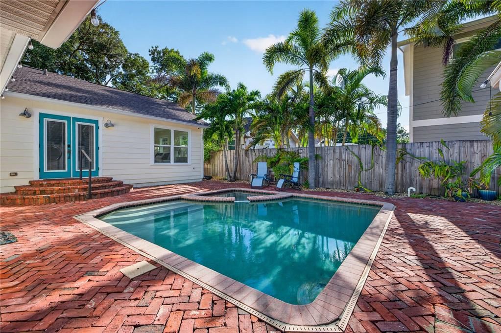 En Venta: $998,000 (4 camas, 3 baños, 1644 Pies cuadrados)