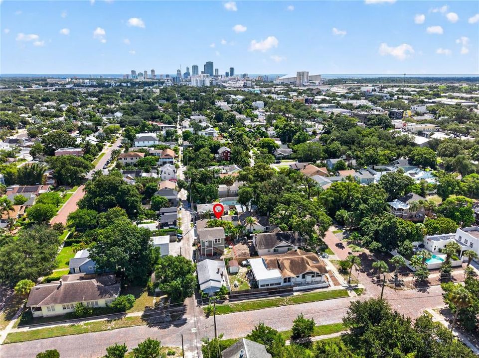 En Venta: $998,000 (4 camas, 3 baños, 1644 Pies cuadrados)