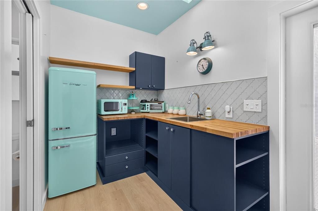 En Venta: $998,000 (4 camas, 3 baños, 1644 Pies cuadrados)