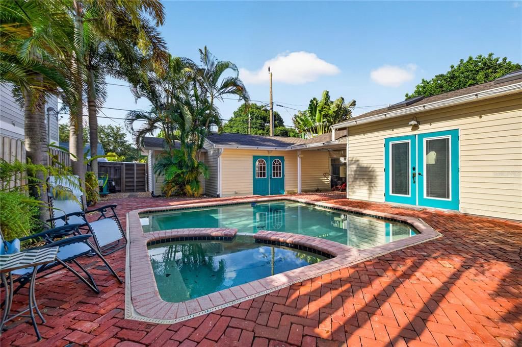 En Venta: $998,000 (4 camas, 3 baños, 1644 Pies cuadrados)