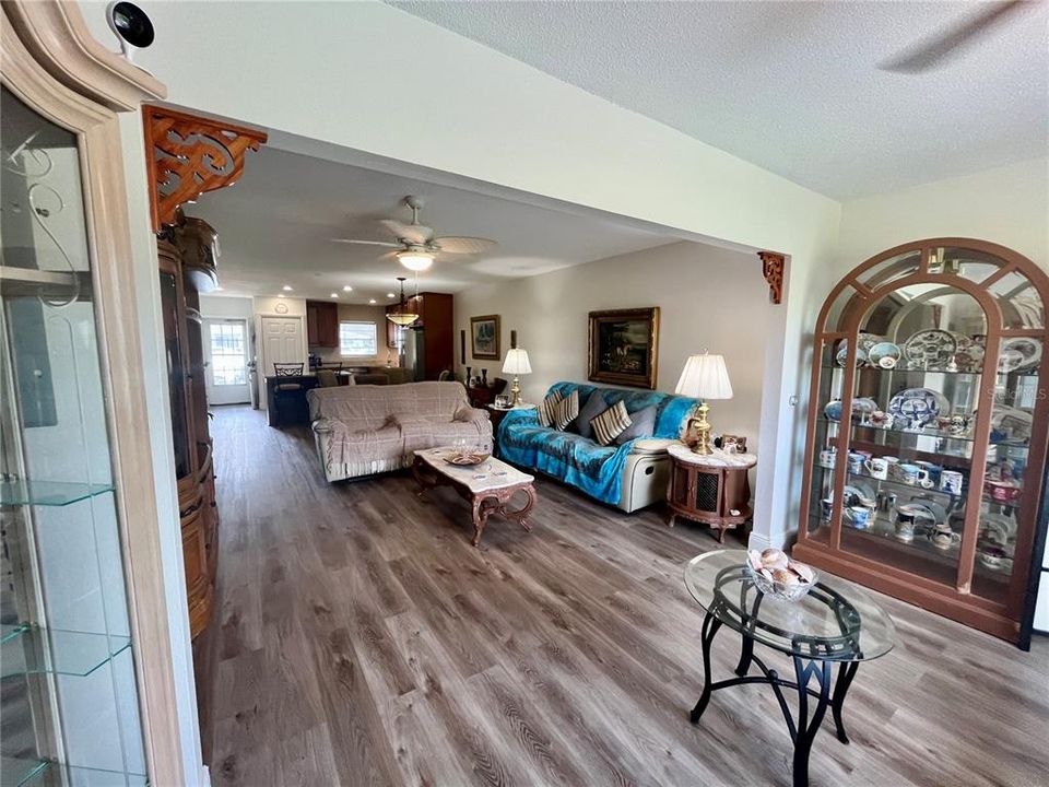 For Sale: $265,000 (2 beds, 2 baths, 1370 Square Feet)