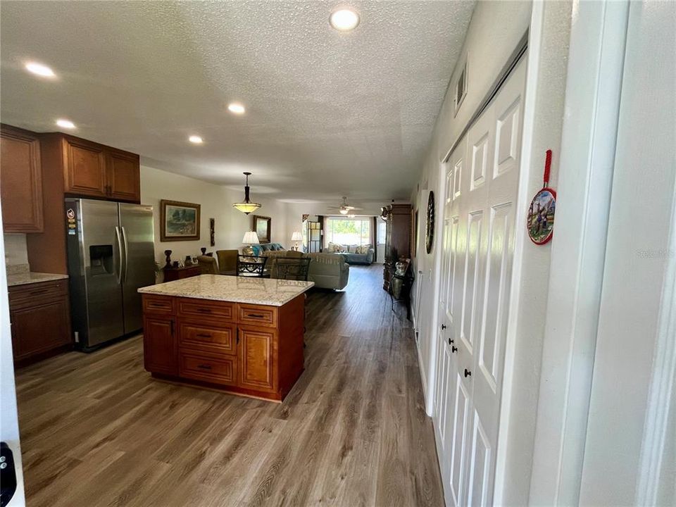 For Sale: $265,000 (2 beds, 2 baths, 1370 Square Feet)
