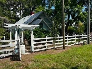 For Sale: $900,000 (5 beds, 2 baths, 2052 Square Feet)