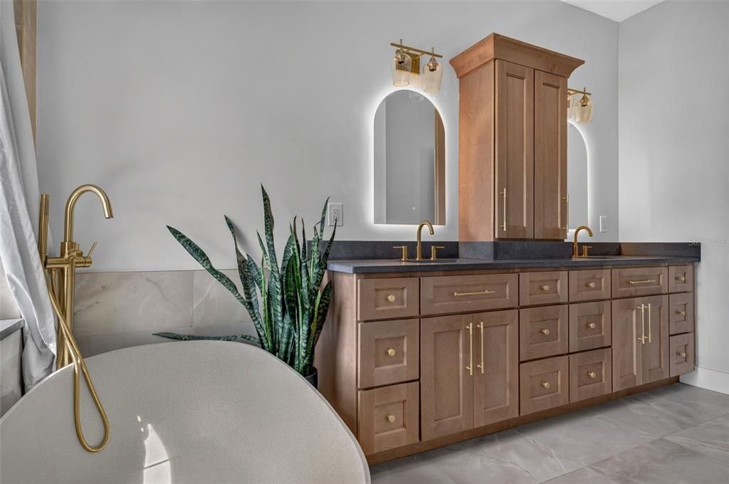 For Sale: $750,000 (4 beds, 2 baths, 2149 Square Feet)