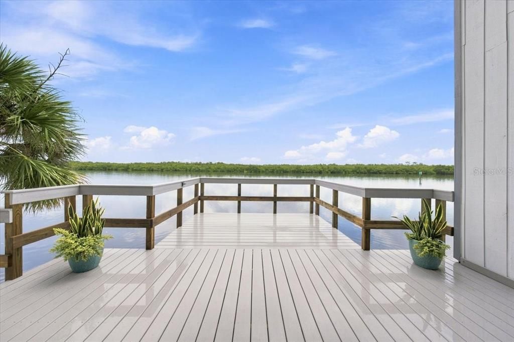 For Sale: $350,000 (2 beds, 2 baths, 1095 Square Feet)